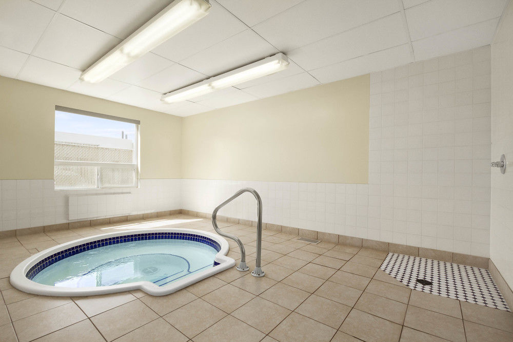 Days By Wyndham South Hotel Edmonton